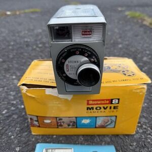 Kodak Brownie 8 No. 142 Movie Camera F/2.7 8mm Original Box &‎ Manual Working